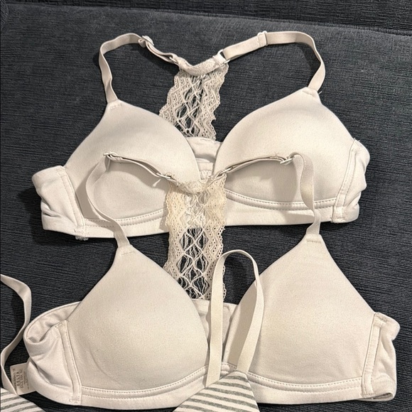 White and Cream Lace Bras Size 32A - Picture 3 of 6